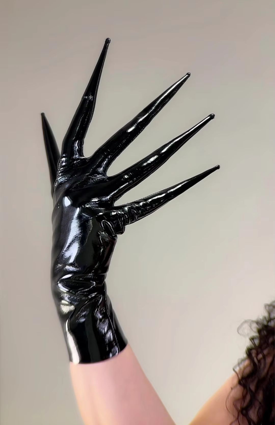 Shine Black CLAW GLOVES POINTE - Patent Leather Shine recension och pris